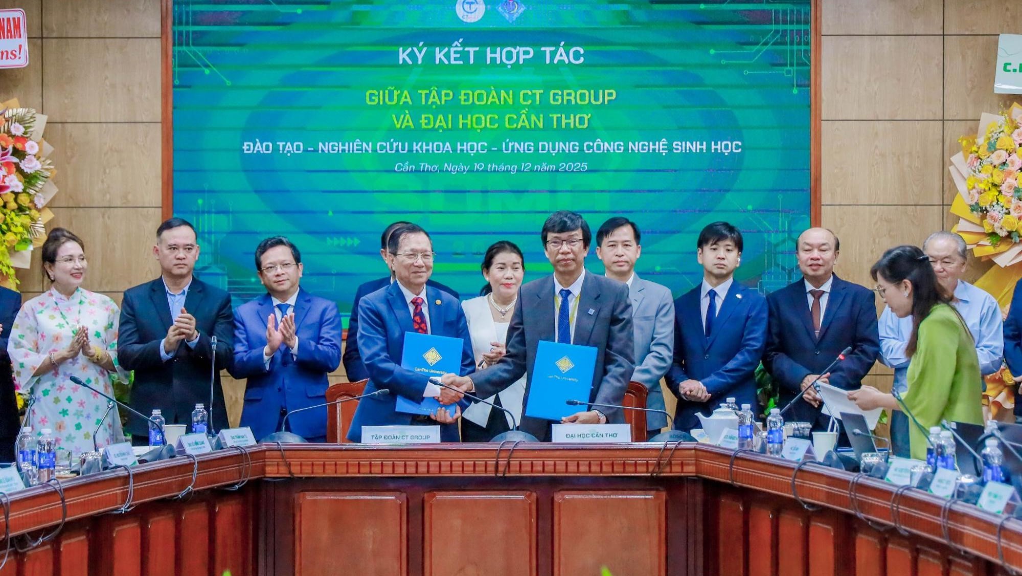 Đại học Cần Thơ và CT Group ký kết thỏa thuận hợp tác chiến lược trong lĩnh vực công nghệ sinh học