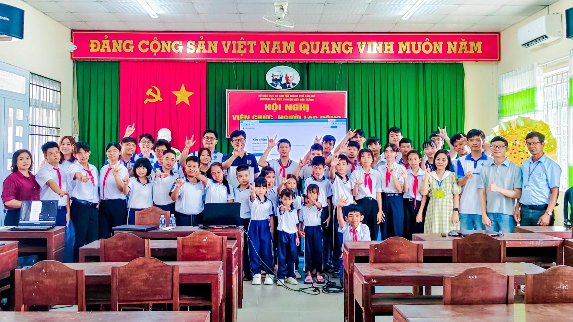 “CTU-SignBridge” - Đưa công nghệ đồng hành cùng cộng đồng…