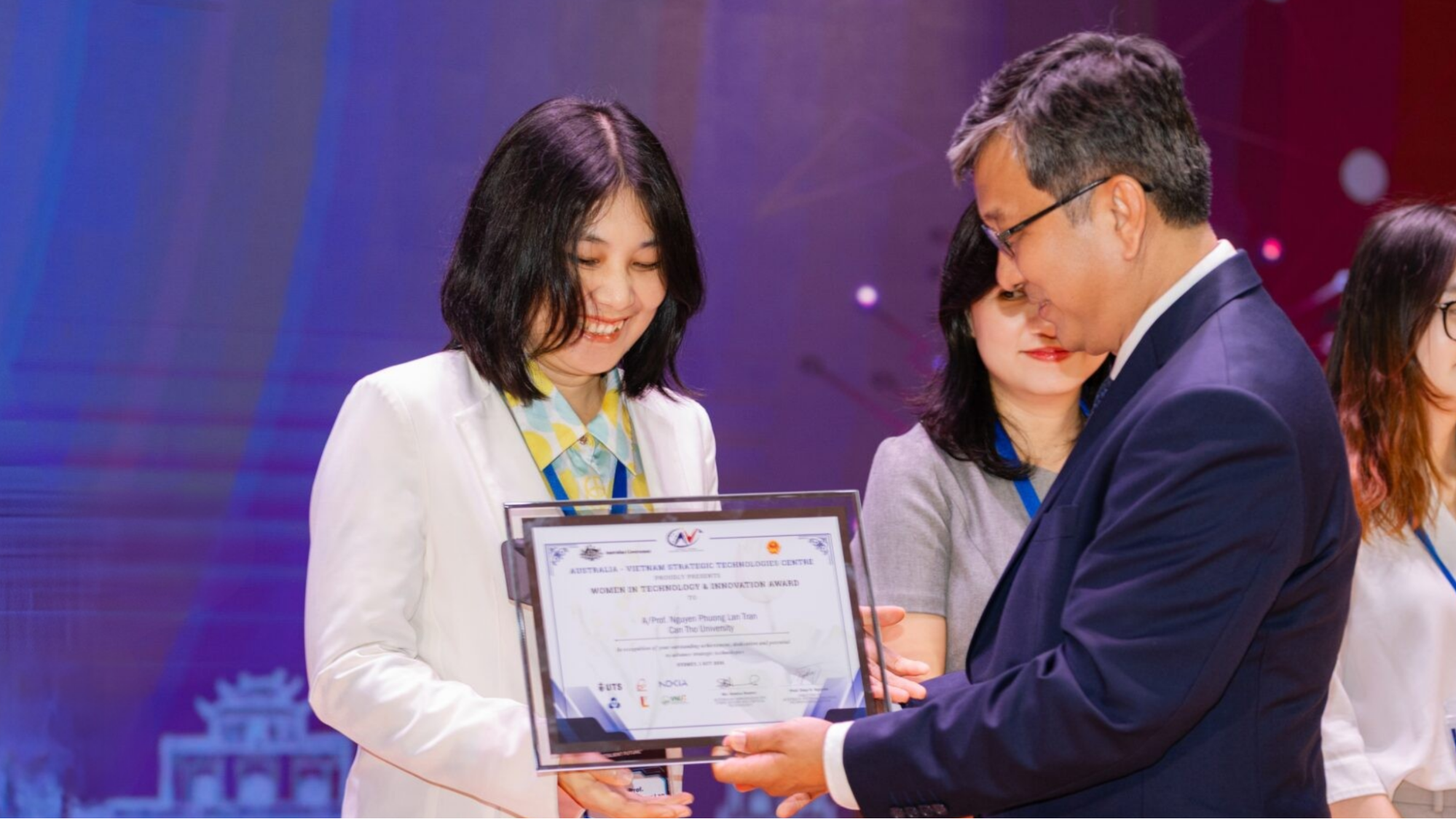 PGS.TS. Trần Nguyễn Phương Lan nhận Giải thưởng Women in…